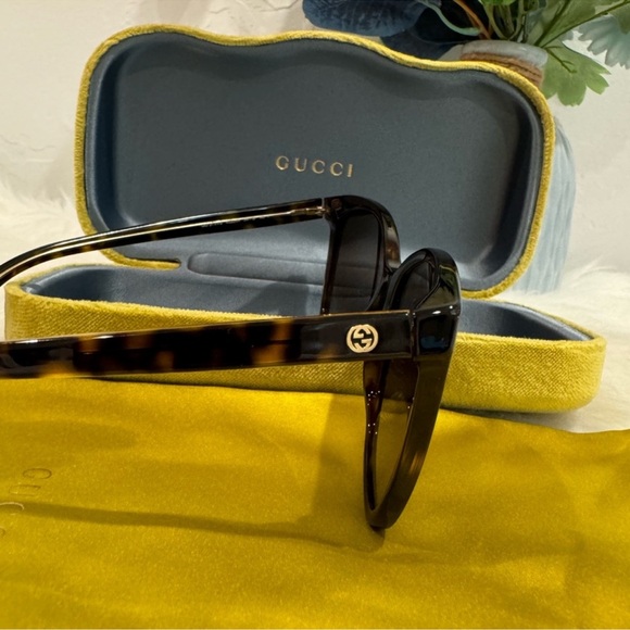 GUCCI Tortoise Shell Sunglasses - Picture 7 of 15
